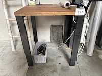 Hoge tafel met houten blad - afbeelding 1 van  2