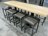 Hoge tafel met krukken - afbeelding 2 van  6