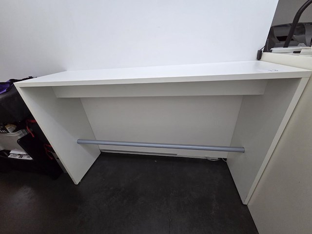 Hoge tafel met voetbar - afbeelding 2 van  4