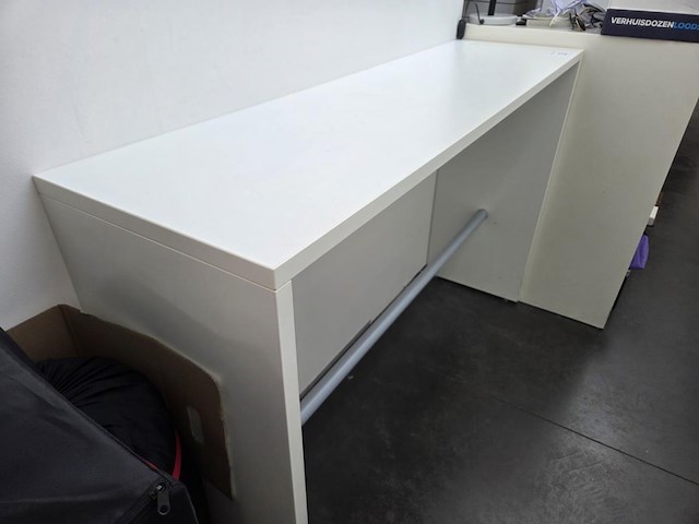 Hoge tafel met voetbar - afbeelding 4 van  4
