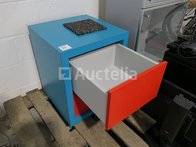 Hoge tafel, stoelen, blok met twee laden - afbeelding 4 van  7