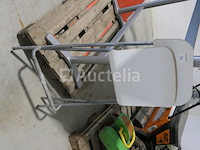 Hoge tafel, stoelen, blok met twee laden - afbeelding 7 van  7