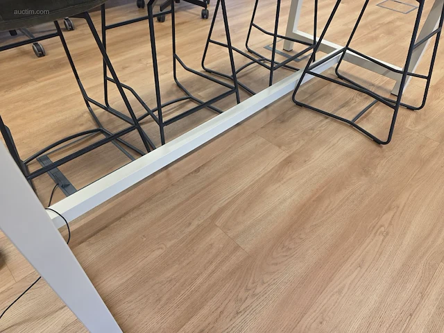 Hoge vergadertafel met 6 design barkrukken h&h - afbeelding 7 van  7