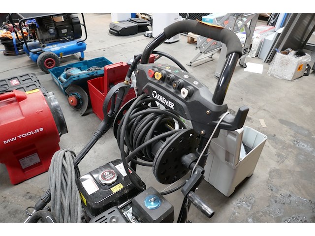 Hogedrukreiniger aangedreven door benzinemotor kremer - afbeelding 4 van  4