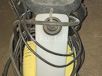 Hogedrukreiniger, hoover-stofzuiger en twee vintage interieurlampen - afbeelding 2 van  8