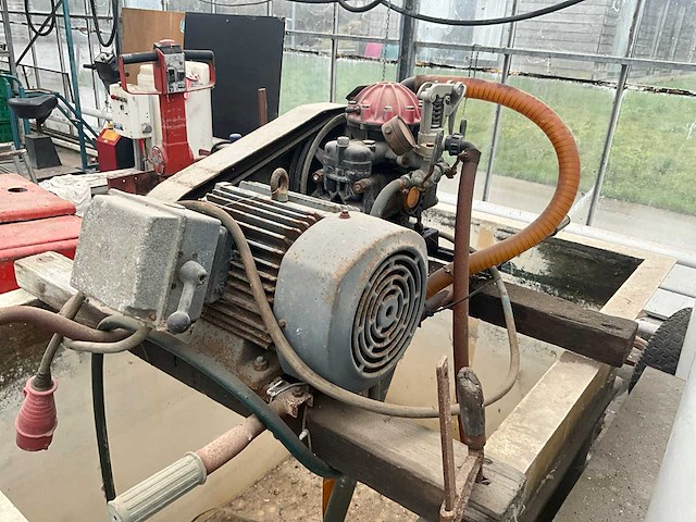 Hogedrukspuit met vat - afbeelding 11 van  13