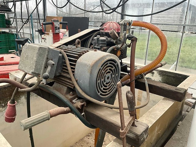 Hogedrukspuit met vat - afbeelding 4 van  13