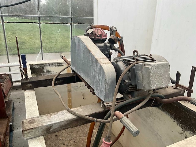 Hogedrukspuit met vat - afbeelding 8 van  13