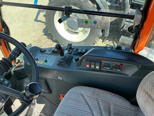 Holder c-trac 480 single cab compacte trekker/werktuigdrager - afbeelding 9 van  17