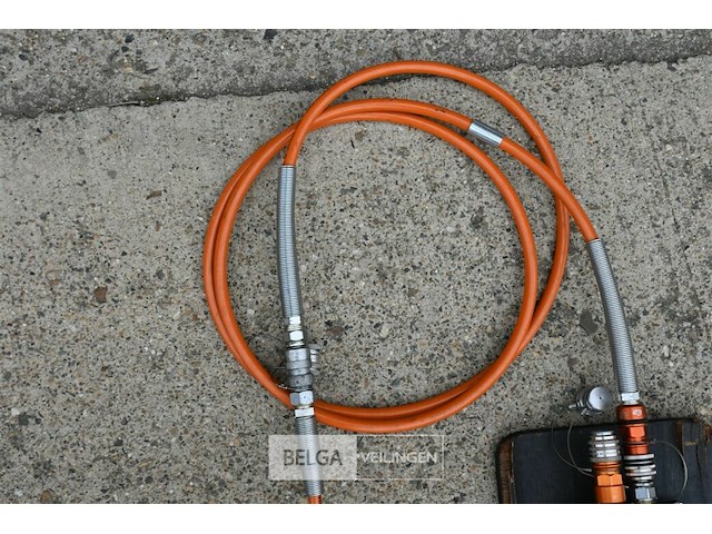Holmatro hand/voetpomp met knipper - afbeelding 7 van  7