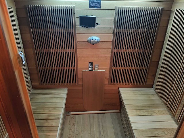 Home focus, far infrared sauna - inbouw jacuzzi - afbeelding 1 van  18