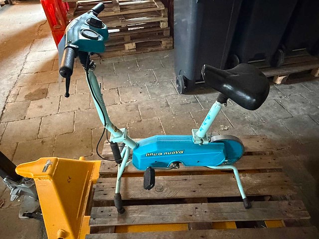 Hometrainer / fitnessfiets - afbeelding 1 van  4