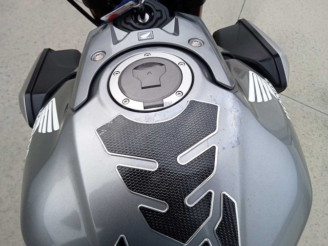 Honda - cb 650 r - motorfiets - afbeelding 17 van  18