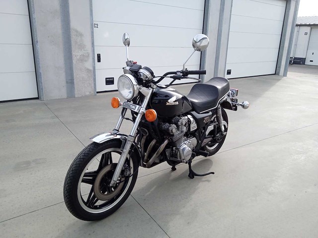 Honda - cb 750 custom - motorfiets - afbeelding 2 van  9