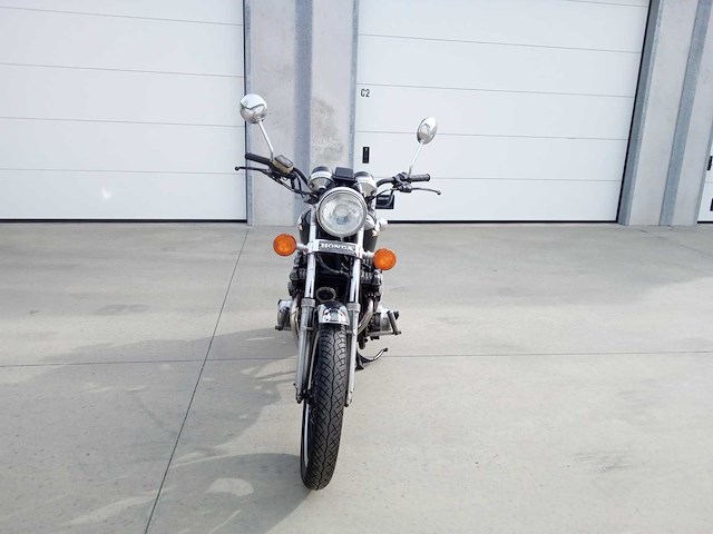 Honda - cb 750 custom - motorfiets - afbeelding 5 van  9