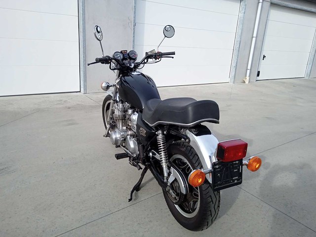 Honda - cb 750 custom - motorfiets - afbeelding 2 van  3