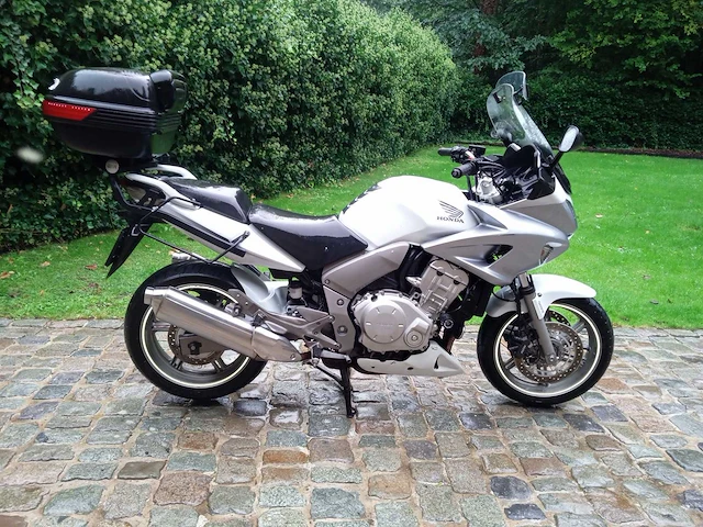 Honda - cbf 1000 - motorfiets - afbeelding 2 van  4