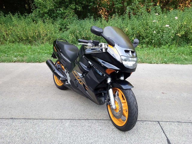 Honda - cbr 1000 - motorfiets - afbeelding 2 van  13