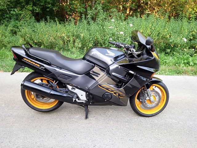 Honda - cbr 1000 - motorfiets - afbeelding 1 van  13