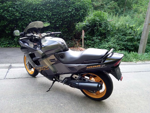 Honda - cbr 1000 - motorfiets - afbeelding 12 van  13