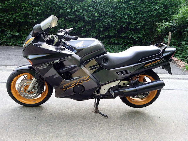 Honda - cbr 1000 - motorfiets - afbeelding 6 van  13