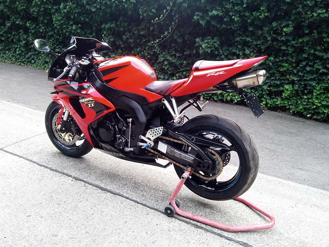 Honda - cbr 1000 rr - motorfiets - afbeelding 6 van  6
