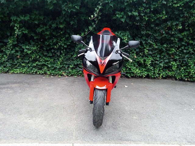 Honda - cbr 1000 rr - motorfiets - afbeelding 1 van  6