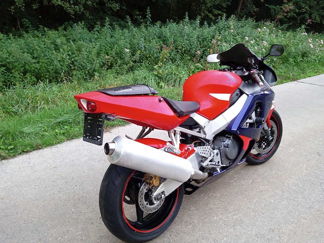 Honda - cbr 929 - motorfiets - afbeelding 4 van  8