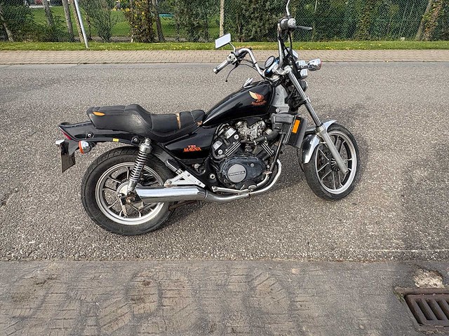 Honda - chopper - vf 500c magna - motorcycle - afbeelding 11 van  12