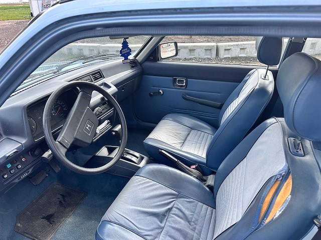 Honda - civic - oldtimer - afbeelding 13 van  26