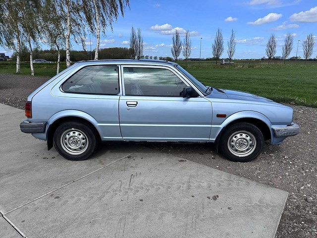 Honda - civic - oldtimer - afbeelding 23 van  26
