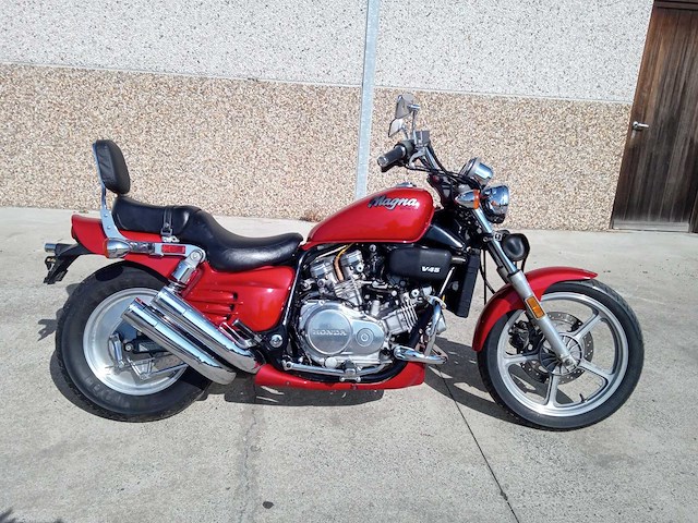 Honda - magna 750 - motorfiets - afbeelding 1 van  9