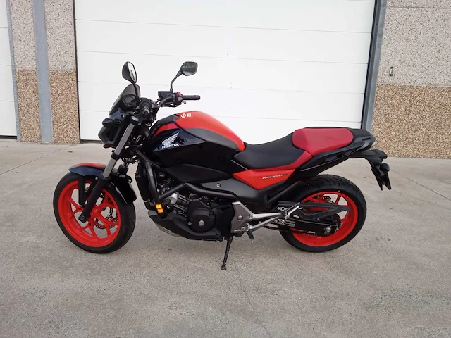 Honda - nc 750 sd - motorfiets - afbeelding 2 van  8