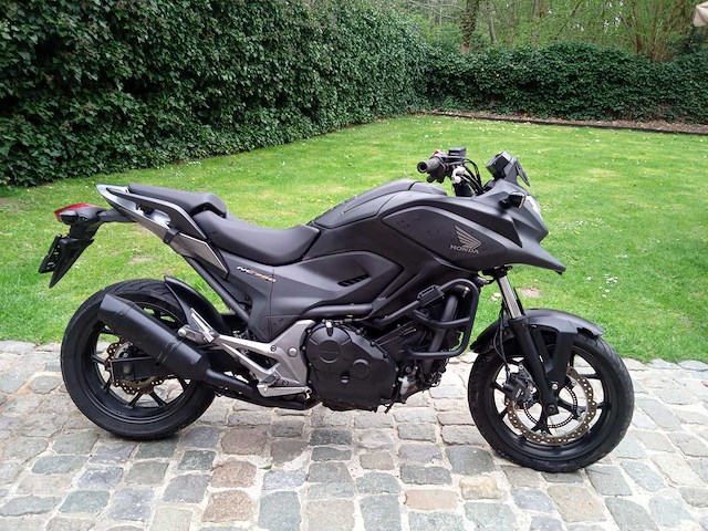 Honda - nc 750x - motorfiets - afbeelding 1 van  8