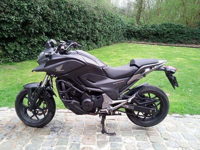 Honda - nc 750x - motorfiets - afbeelding 5 van  5