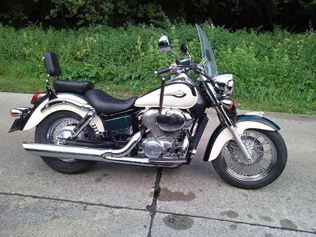 Honda - shadow 750 - motorfiets - afbeelding 1 van  9