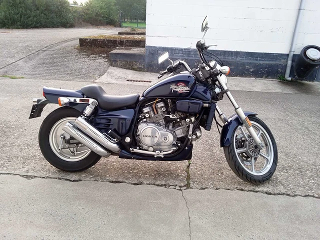 Honda - super magna - motorfiets - afbeelding 1 van  8