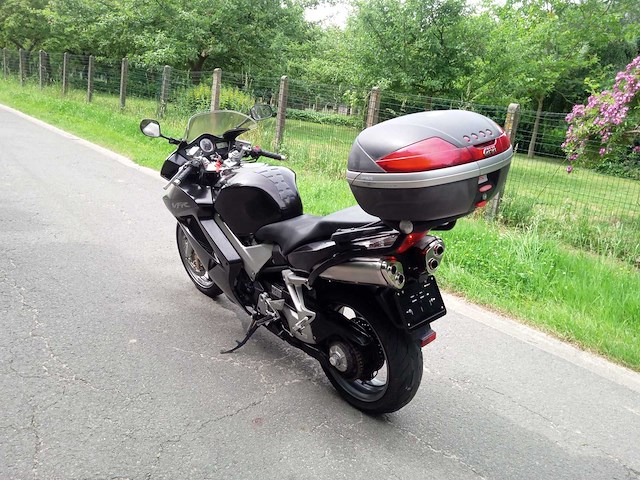 Honda - vfr 800 - motorfiets - afbeelding 5 van  7