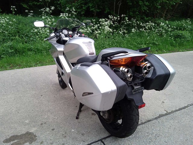 Honda - vfr 800 - motorfiets - afbeelding 2 van  12
