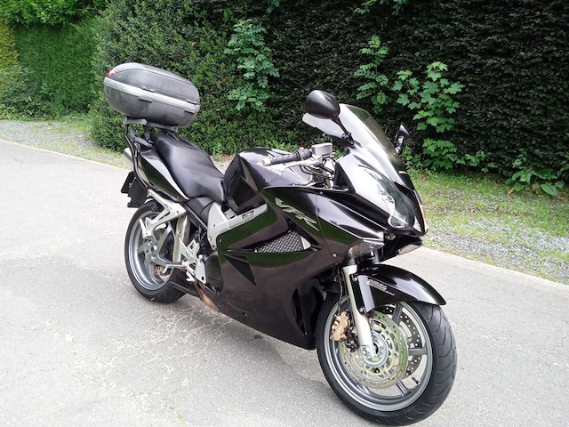 Honda - vfr 800 - motorfiets - afbeelding 3 van  8
