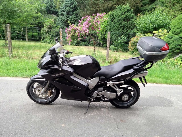 Honda - vfr 800 - motorfiets - afbeelding 1 van  7