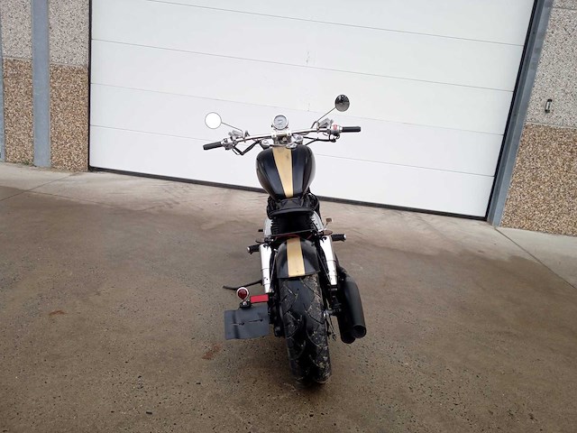 Honda - vt 1100 bobber - motorfiets - afbeelding 5 van  8