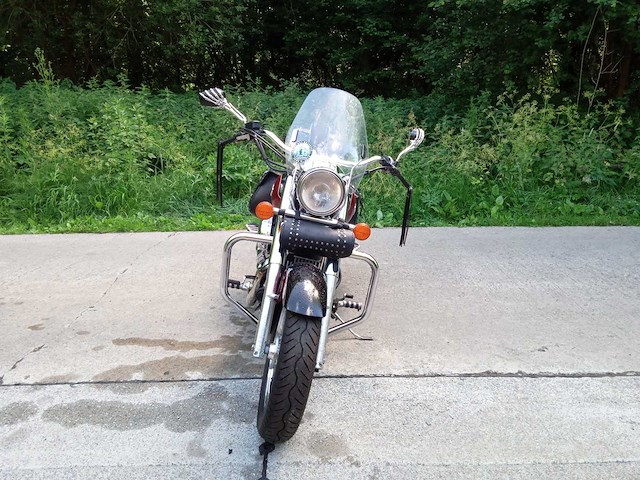 Honda - vt 750 - motorfiets - afbeelding 2 van  5