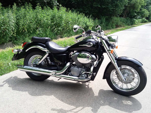 Honda - vt 750 shadow - motorfiets - afbeelding 2 van  13