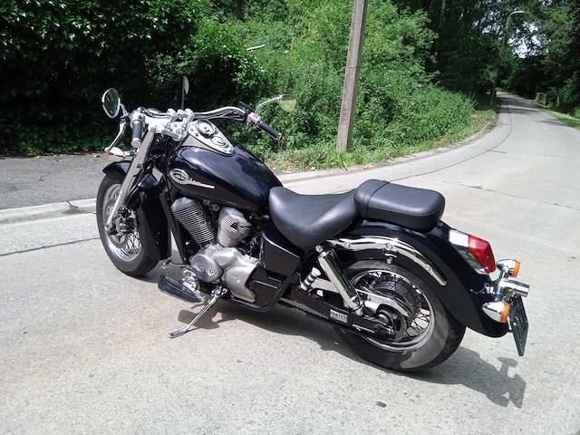 Honda - vt 750 shadow - motorfiets - afbeelding 12 van  13