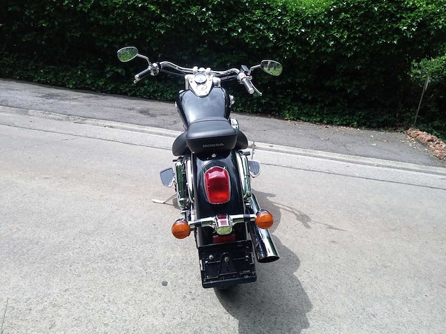 Honda - vt 750 shadow - motorfiets - afbeelding 13 van  13