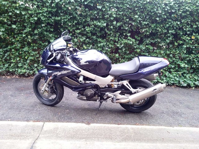 Honda - vtr 1000 - motorfiets - afbeelding 1 van  12