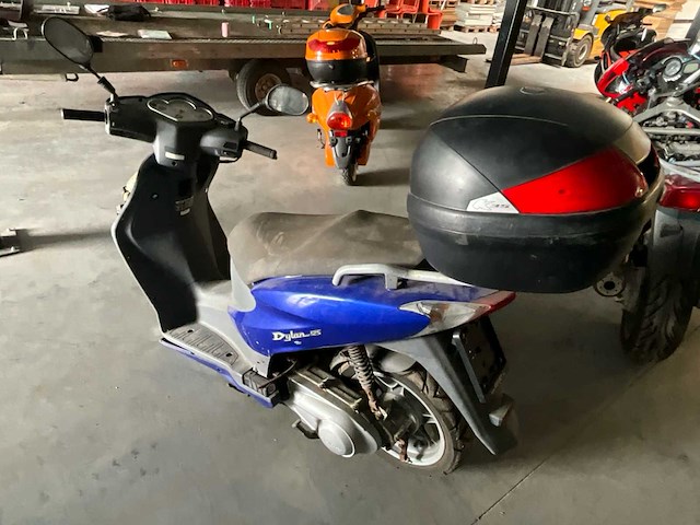Honda dylan 125 motorfiets - afbeelding 2 van  5