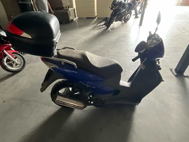Honda dylan 125 motorfiets - afbeelding 3 van  5
