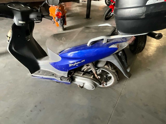 Honda dylan 125 motorfiets - afbeelding 5 van  5